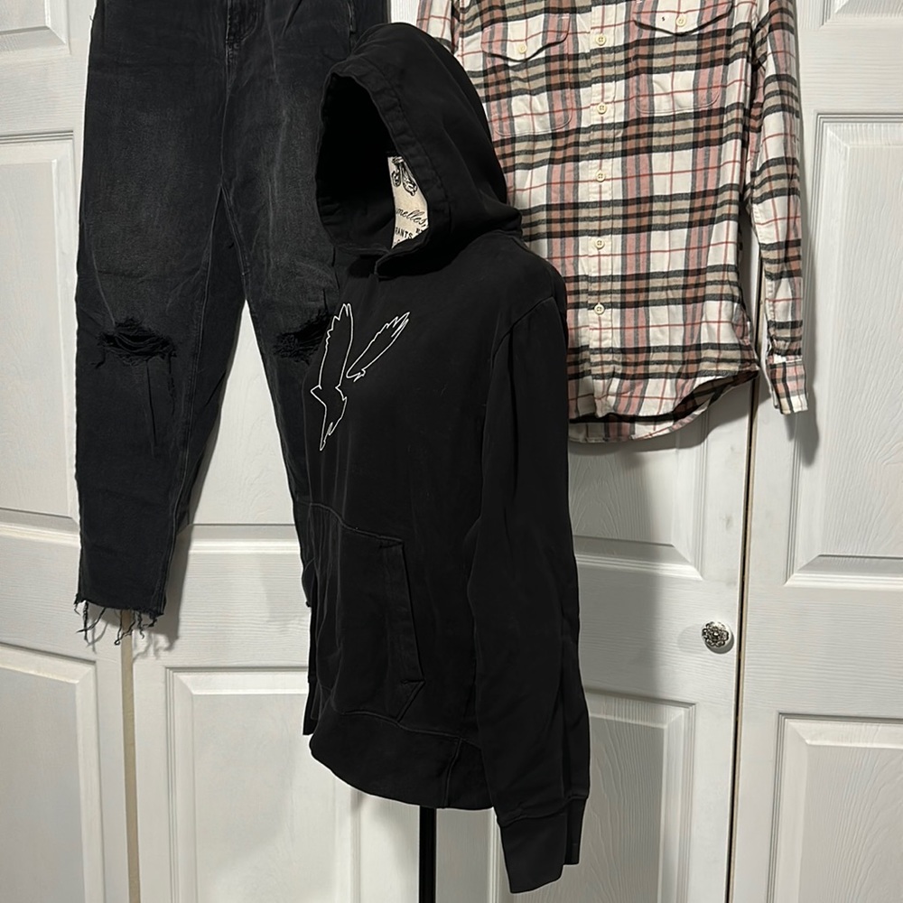 Women's American Eagle "Super Soft" Black Sweater - Picture 4 of 9